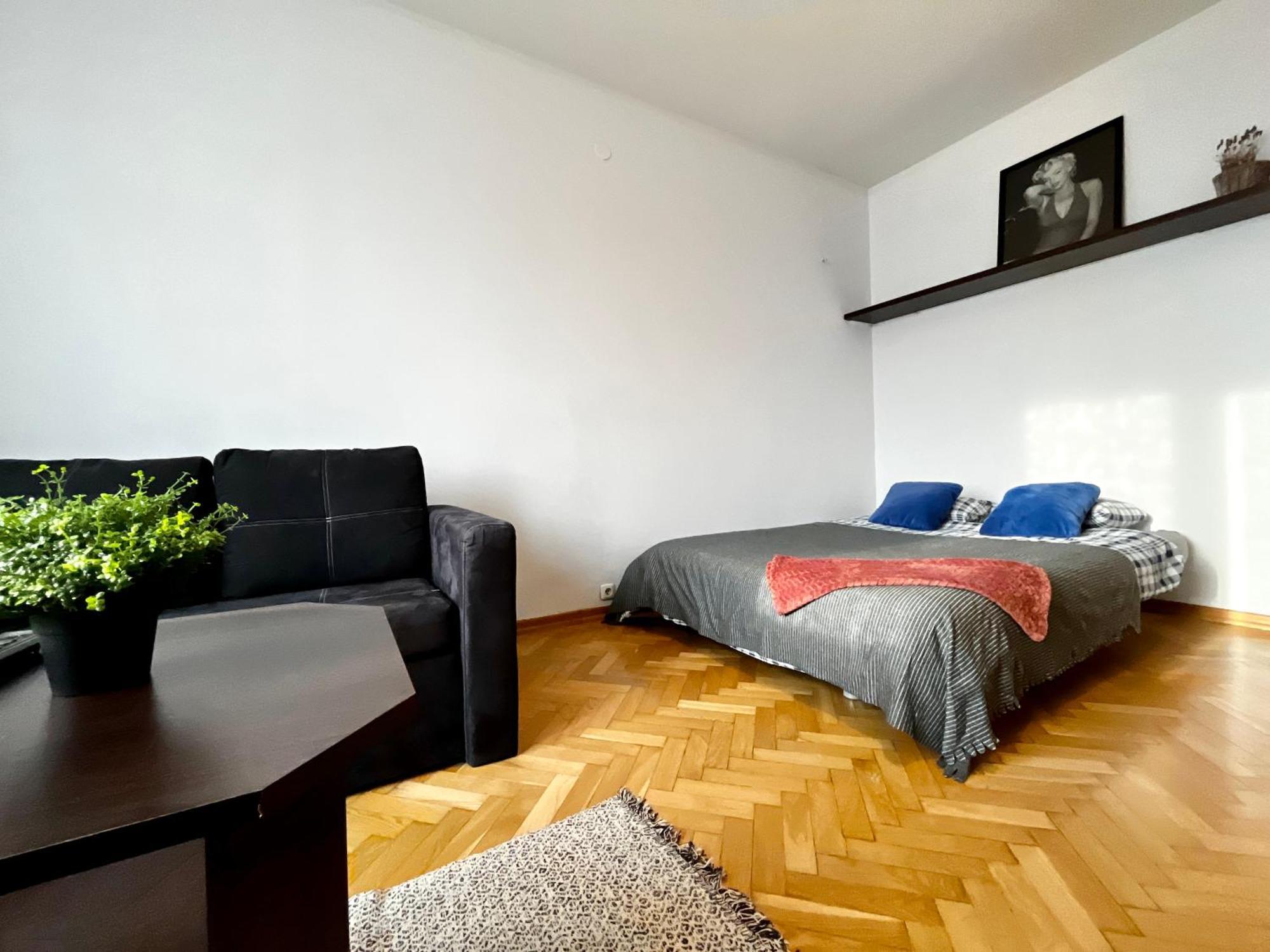 Old Town Apartment *