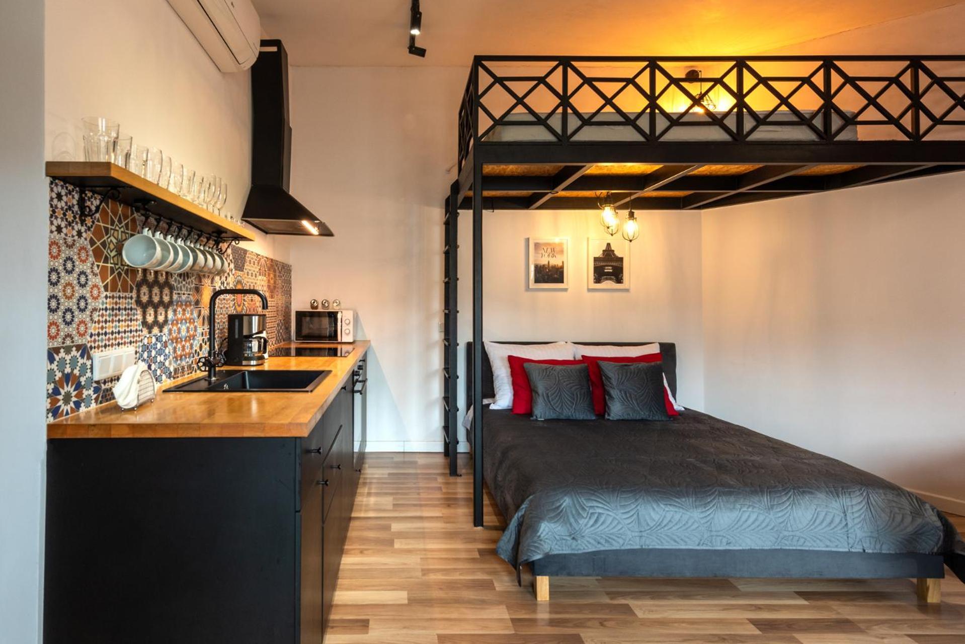 Modern Arizona Old Town Dietla Balcony Apartment