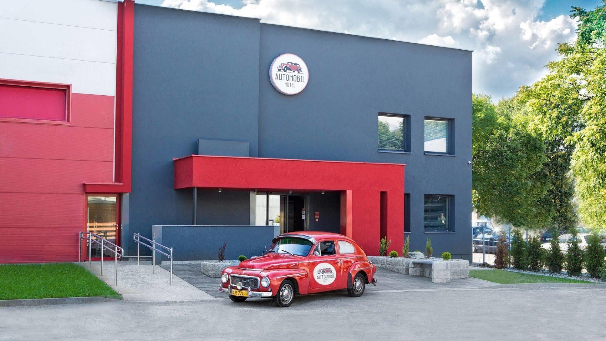 Automobil Hotel 3*