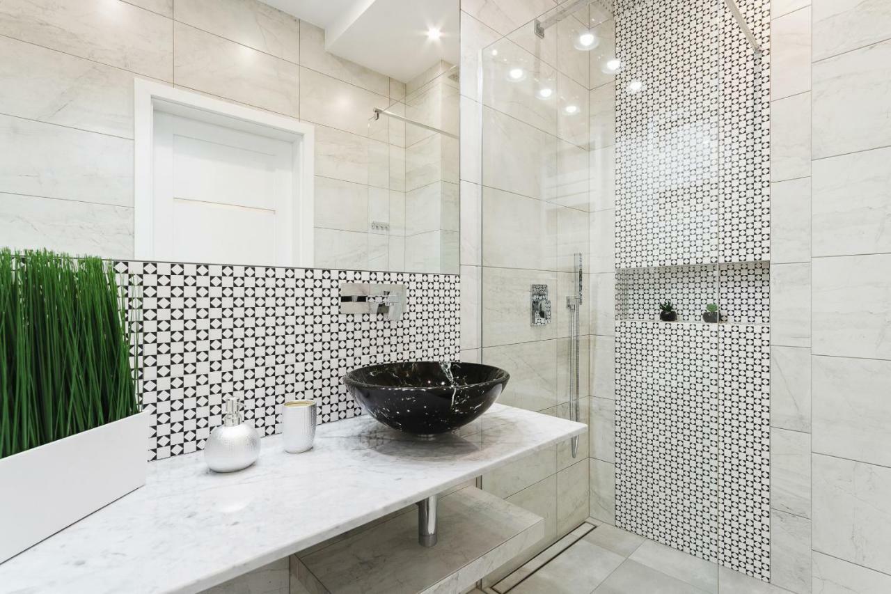 Lubomirskiego By Renters Apartment