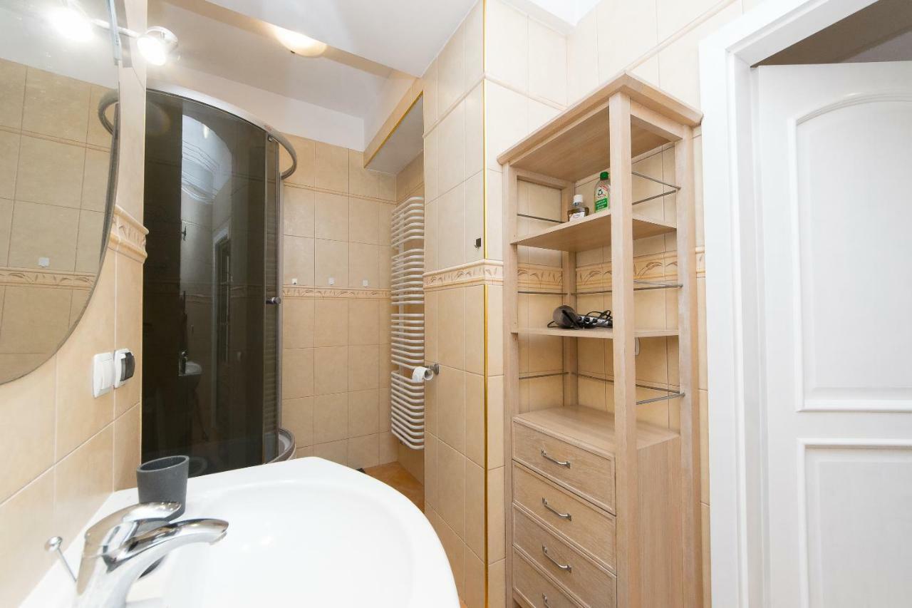 Apartment Spacious In Old Town P4you Pl