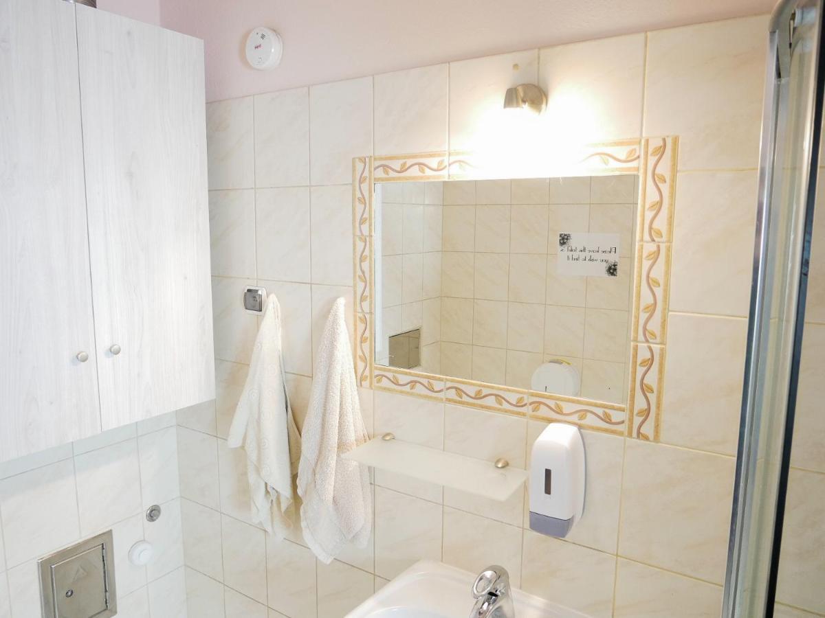 Hostel Heynow Rooms, And In Center Krakow
