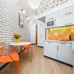 Modern, Well Organised Place In City Centre By Homeclick
