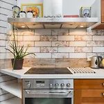 Riverside City Center Apartment With Classic Vibes - By Upstairs