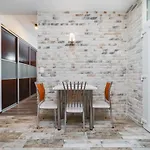 Riverside City Center Apartment With Classic Vibes - By Upstairs