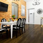 Househost Apartment: Boguslawskiego Street