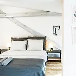 Lion Apartments - Silver