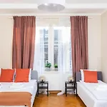 Spacious Apartment Around The Food Market - 5\' To The Market Square - By Upstairs