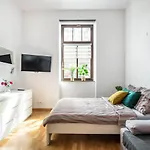 Uroczy Apartament Obok Opery I Dworca Glownego Z Netflix
