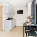 Cozy Studio Apartments Kraków by Renters
