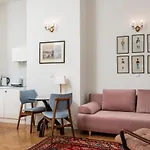 Classy Old Town Suites - By Upstairs