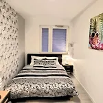 Apartment Modern, Balcony, 5 Os, Down Town