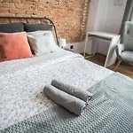 Lion Apartments - Silver