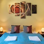Big Cosy Retro Apt, Free Parking, 15Min Oldtown & Kazimierz - By Homelike Krakow