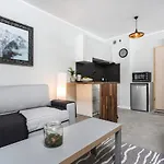 Slusarska Apartment 1