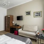G12 Aparthotel