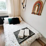 Terra Apartament - Cozy Studio With Netflix & Free Parking