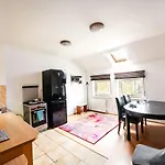 Kuznicy Standard Apartment