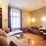 Bright&Comfy Apt -Few Min To Main Square