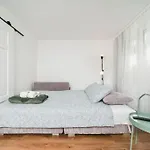 Close To Everywhere, Cosy Place