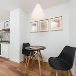 Close To Everywhere, Cosy Place