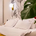 Feniks Fragola Apartments Main Square