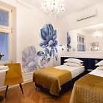 Feniks Fragola Apartments Main Square