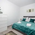 Inpoint Zablocie Apartments Near To Krakow University, Schindler\'S Factory, Aptiv,Cisco, Ocean And Enterprise Park