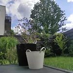 Garden Apartment with Parking - samodzielny check-in