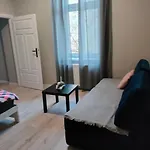 Ceglana kamienica nad Wisłą