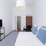 2-Bedroom Apartment With Balcony - Dluga 65 Street