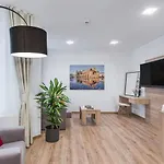 Old Town Apartments - B34