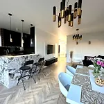 Mozarta Sky Terrace Vip 2-Bed Apartament