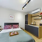 Modern Studios With Air Conditioning In Downtown Krakow By Noclegi Renters