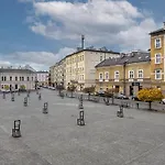 Studio 20 - Ghetto Heroes Square