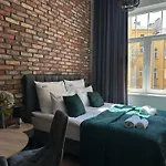 Old Town Charm & Chic By Downtown Apartments