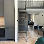 Old Town Charm & Chic By Downtown Apartments
