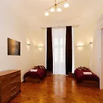 Szczepanska 3 Apartmenthouse