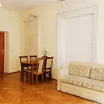 Szczepanska 3 Apartmenthouse
