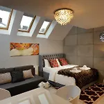 Elegant City Center Apartment