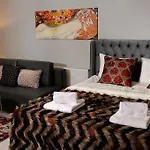 Elegant City Center Apartment