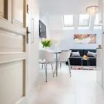 Elegant City Center Apartment