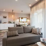 City Of The Kings Piano Apartment