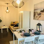 Bird House Apartment In The City Center