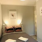 Bird House Apartment In The City Center