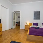 Kings Neighbor. Apartment 600 Meters From Castle