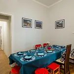 Kings Neighbor. Apartment 600 Meters From Castle