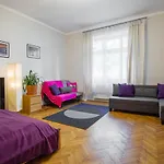 Kings Neighbor. Apartment 600 Meters From Castle