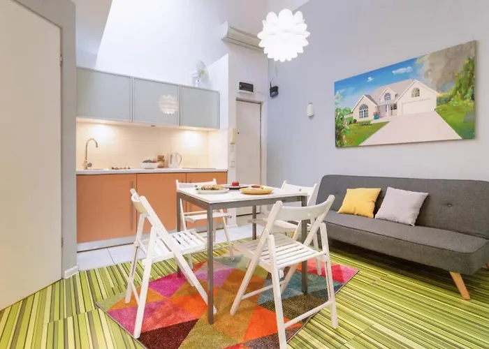 Cupcake 2 Bedroom Loft Apt In Best Location!