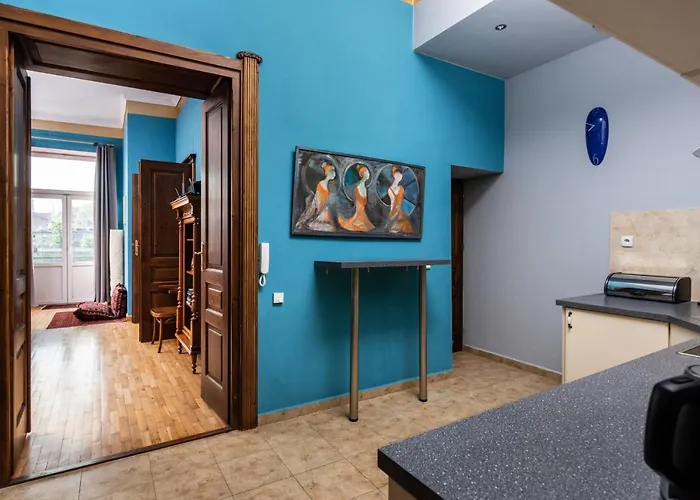 Les Couleurs By Upstairs